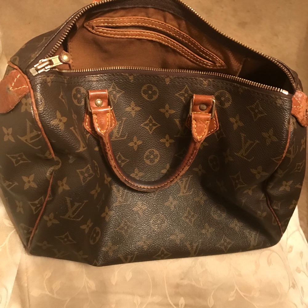 AUTHENTIC LOUIS VUITTON SPEEDY 30